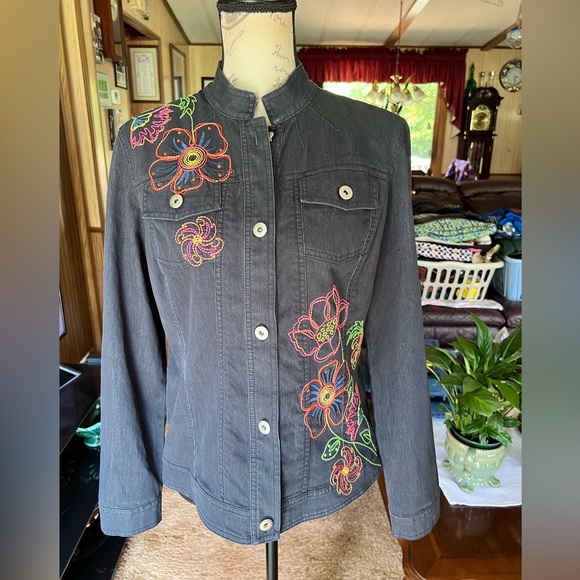🌸Women’s Jean Jacket with bright neon embroidered flowers 🌸 - Picture 9 of 16